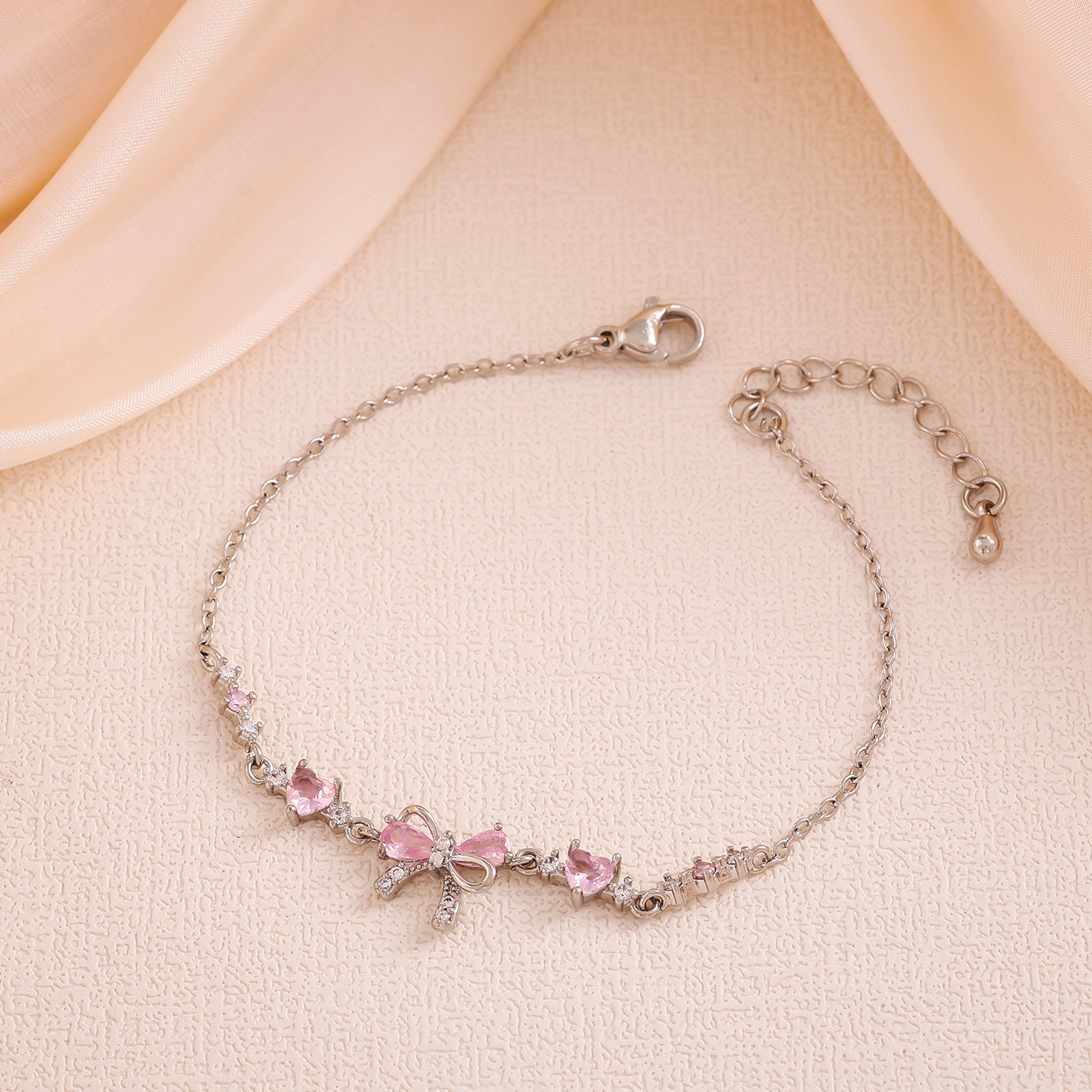 Cute And Sweet Heart-shaped Zircon Butterfly Bracelet Plated With 18K Gold.